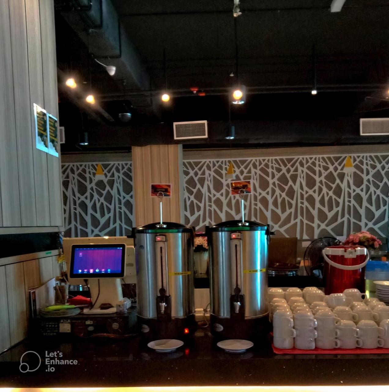 Langkasuka Express Hotel Kuah Buitenkant foto