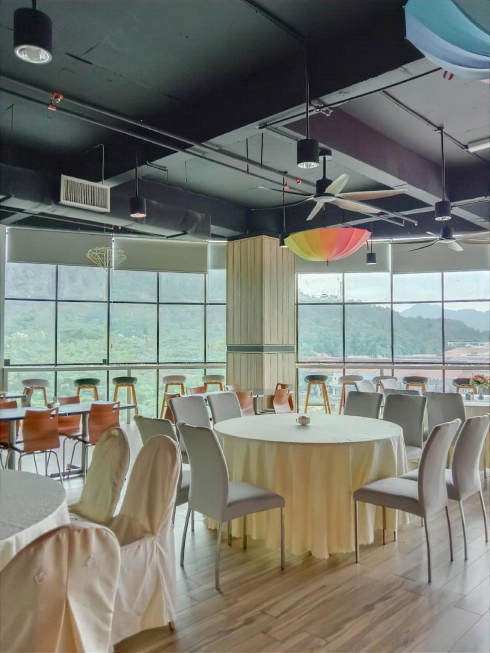 Langkasuka Express Hotel Kuah Buitenkant foto