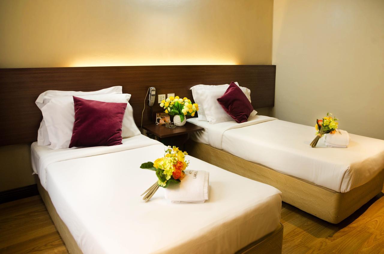 Langkasuka Express Hotel Kuah Buitenkant foto