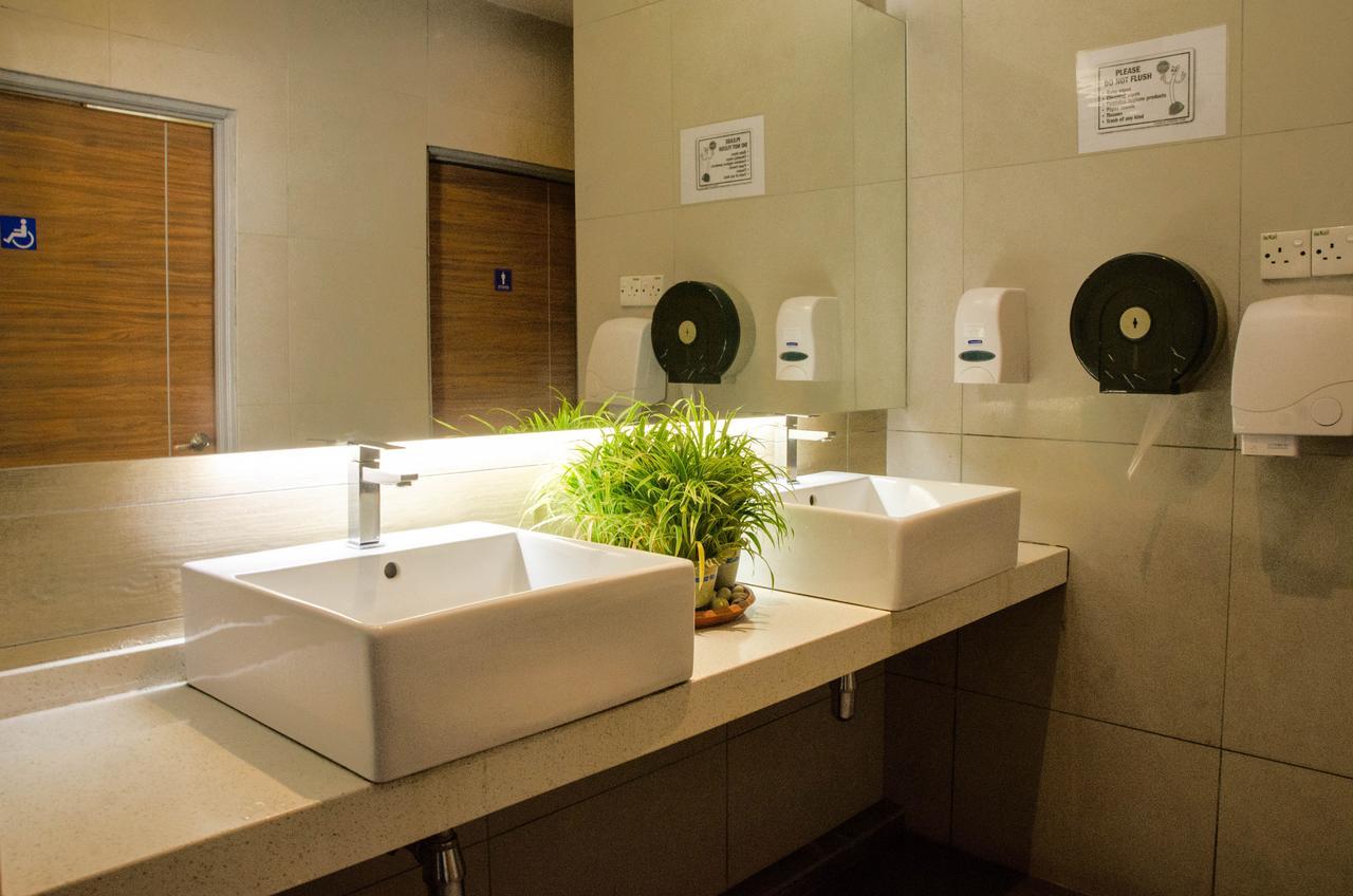 Langkasuka Express Hotel Kuah Buitenkant foto